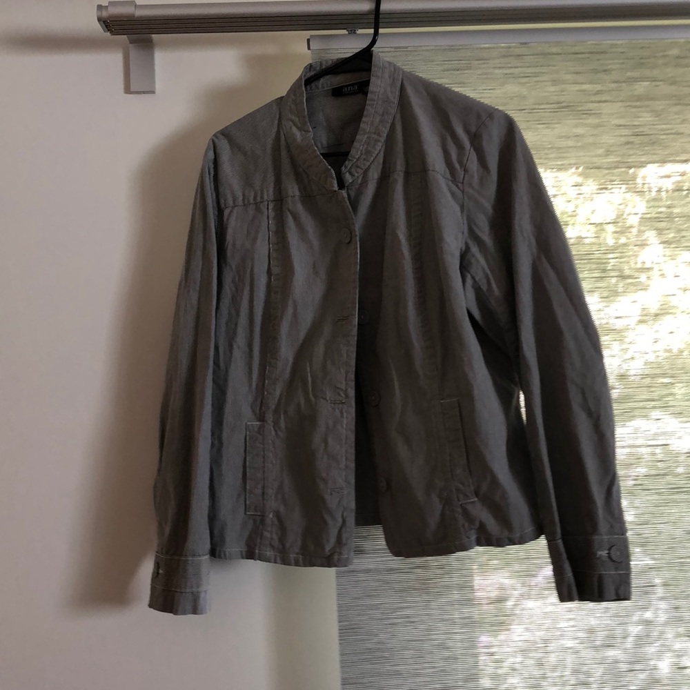Jacket with covered buttons
